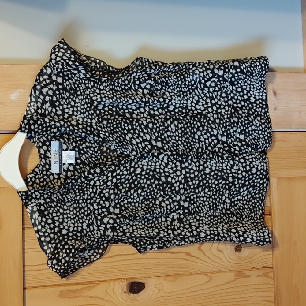 Nine And Company Cap Sleeved Leopard Print Top